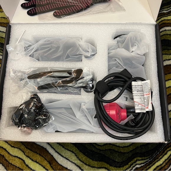 Hair Dryer Brush with 3 Attachments and Accessories - Picture 4 of 15